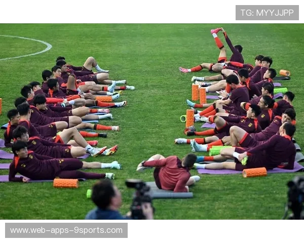 中国足球国家队强化技战术执行细节常规化训练，足球技战术训练视频